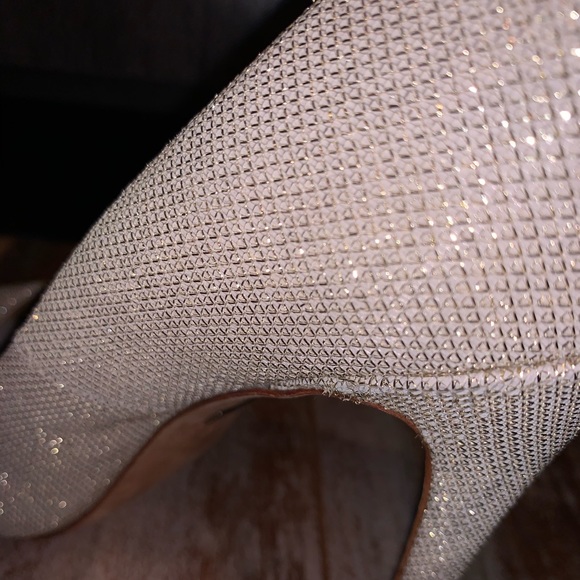 Badgley Mischka Gold / Silver Peep Toe Pumps 10 - Picture 5 of 6